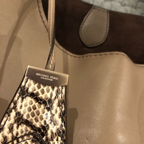 Michael Kors Collection Shoulder Bag with Python - Picture 4 of 9